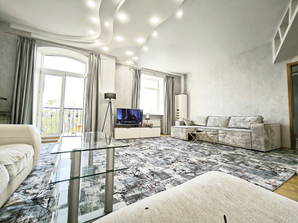 Фотография квартиры Апартаменты Центр Легендарный Дом под Шпилем | Огромная Трёшка