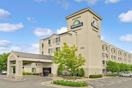 Фотография гостиницы Days Inn by Wyndham Eagan Minnesota Near Mall of America