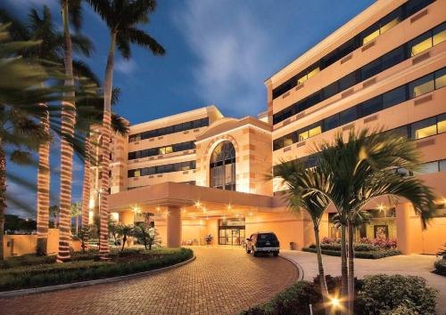 Фотография гостиницы DoubleTree by Hilton West Palm Beach Airport