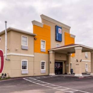 Фотографии гостиницы 
            Motel 6-Jourdanton, TX