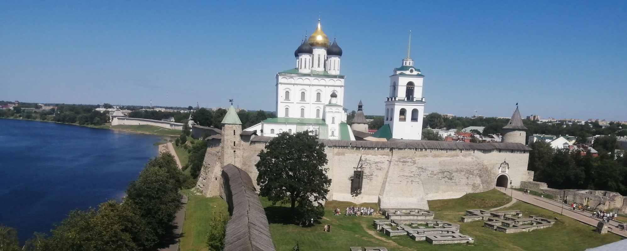 Вид на Довмонтов город с Власьевской башни
