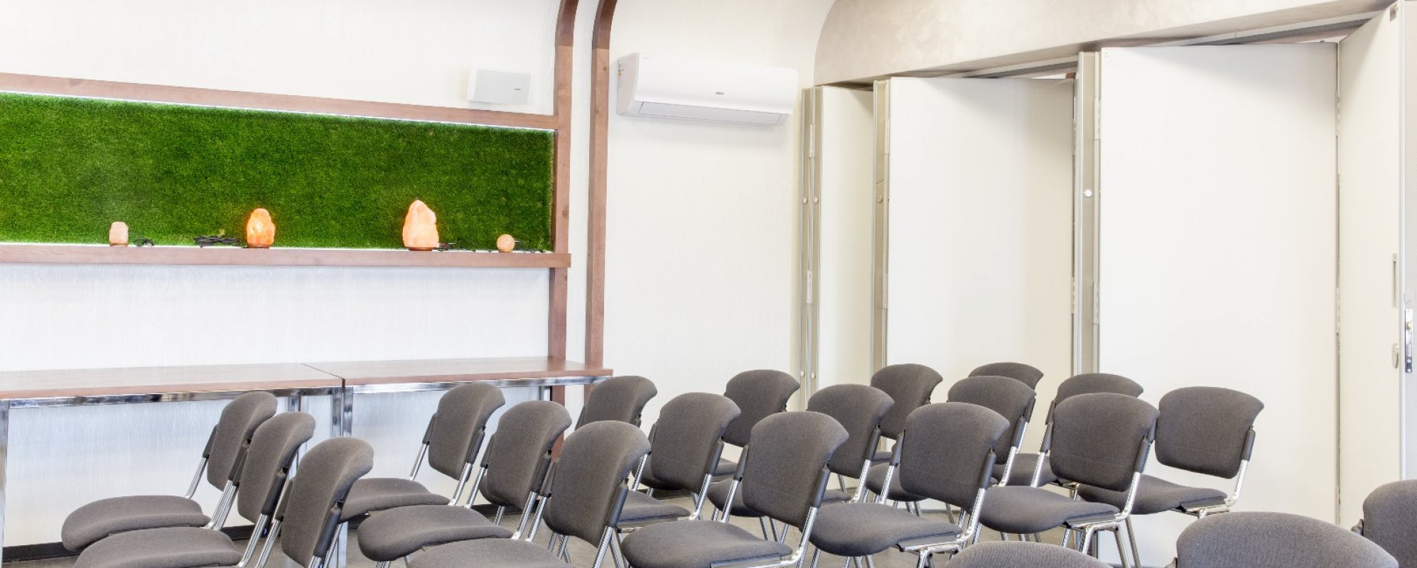 Фотографии конференц-зала Малый зал с экраном 