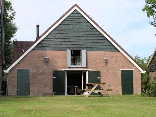 Фотография гостевого дома Detached atmospheric farmhouse with large garden and privacy near Dalfsen