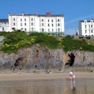 Фотографии гостиницы
Clarence House Hotel