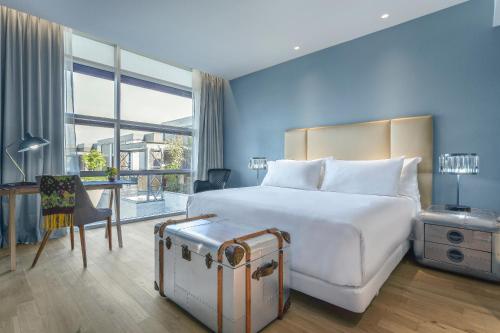 Фотография гостиницы NH Collection Santiago Casacostanera