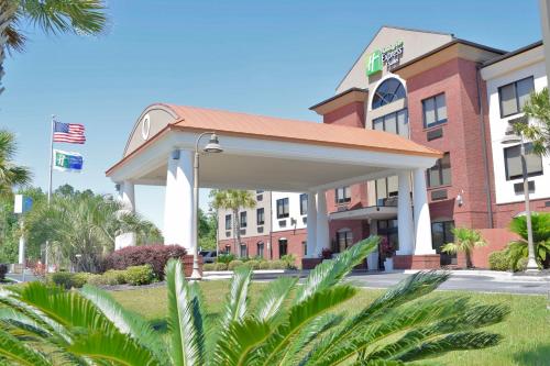 Фотография гостиницы Holiday Inn Express & Suites Pensacola West I-10, an IHG Hotel