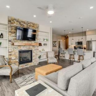 Фотография гостевого дома New Luxury Loft #404 Near Resort - Huge Hot Tub & Views - FREE Activities & Equipment Rentals Daily