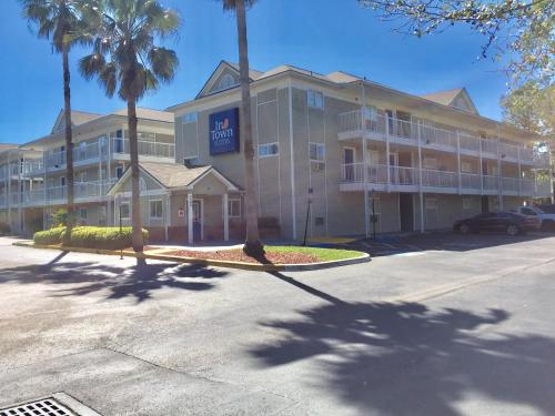 Фотография гостиницы InTown Suites Extended Stay Jacksonville FL - St. Johns