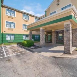 Фотографии мотеля
HomeTowne Studios by Red Roof St. Louis - Airport/N Lindbergh