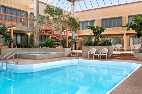 Фотография гостиницы Travelodge by Wyndham Winnipeg East