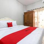 Фотография гостевого дома RedDoorz near Solo Balapan Station 2