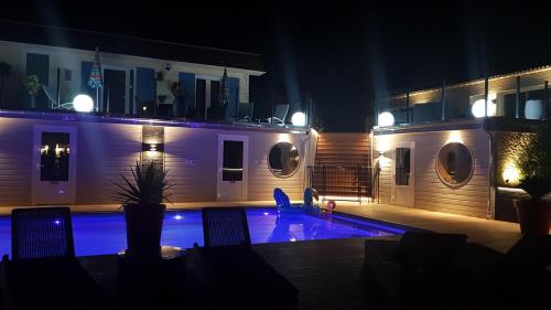 Фотография гостиницы Hotel la piscine