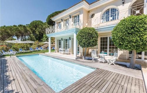 Фотография гостевого дома Six-Bedroom Holiday home Cabrils with Sea View 05