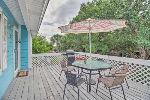 Фотография гостевого дома Tybee Island Home with Game Room and Pet-Friendly Yard!