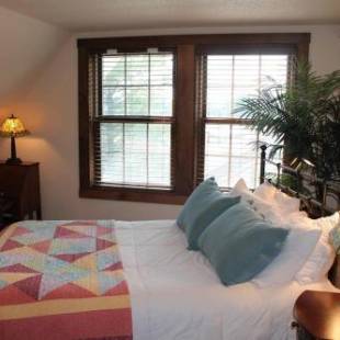 Фотографии мини отеля
Iowa House Historic Inn