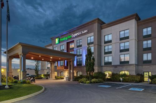 Фотография гостиницы Holiday Inn Express & Suites - Belleville, an IHG Hotel