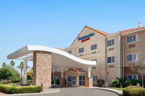 Фотография гостиницы Fairfield Inn by Marriott Visalia Sequoia