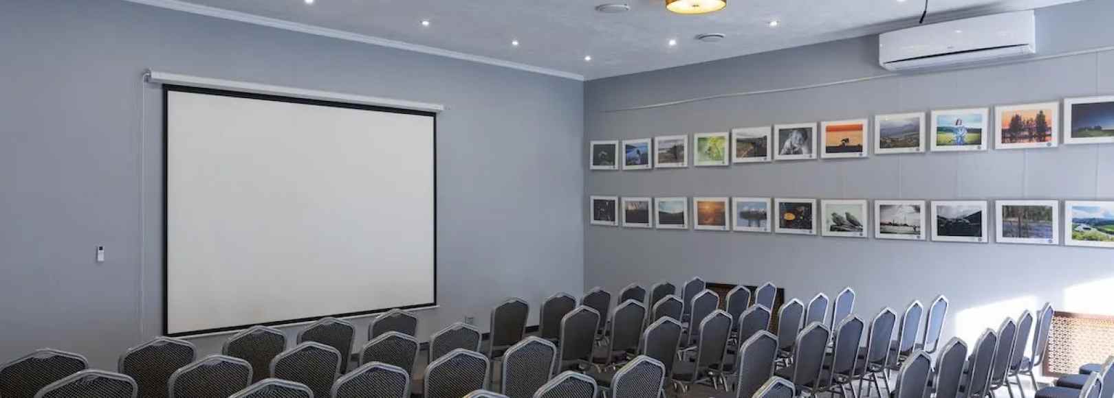 Фотография конференц-зала Джисса