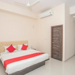 Фотография гостиницы Vaccinated Staff - Capital O 12543 Three Square