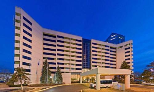 Фотография гостиницы Hilton Suites Chicago/Oakbrook Terrace