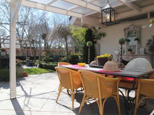 Фотография гостевого дома Cosy Holiday Home in Heiloo with Sunlit Terrace