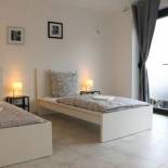 Фотография гостевого дома Travel & Work Apartment l 5 Schlafzimmer l Smart TV l Parkplatz l Küche