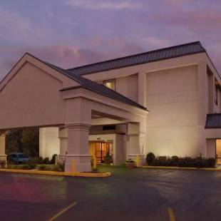 Фотографии гостиницы 
            La Quinta Inn & Suites by Wyndham St Louis Route 66
