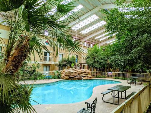 Фотография гостиницы Atrium Inn