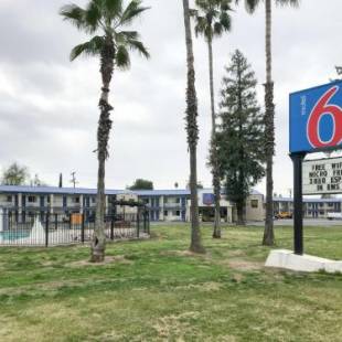 Фотографии гостиницы 
            Motel 6-Visalia, CA