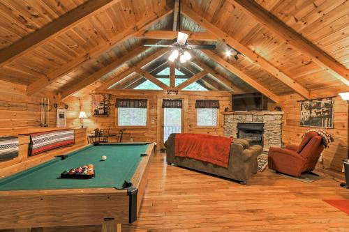 Фотография гостевого дома Mountain Dream Cabin with Deck, 7 Mi to Gatlinburg