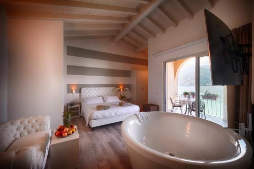 Фотография гостиницы Bella Hotel & Restaurant