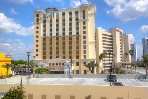 Фотография гостиницы Ramada Plaza Resort & Suites By Wyndham Orlando International Drive