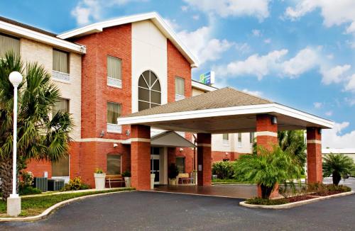Фотография гостиницы Holiday Inn Express Hotel and Suites Weslaco, an IHG Hotel