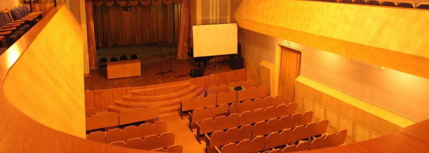 Фотография концертного зала Зрительный зал Городского Дома культуры Горно - Алтайска