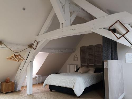 Фотография гостевого дома Gîte Le Sully, maison solognote, grand jardin clôturé