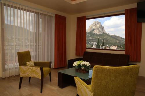 Фотография гостиницы Hotel Plaza Bernal
