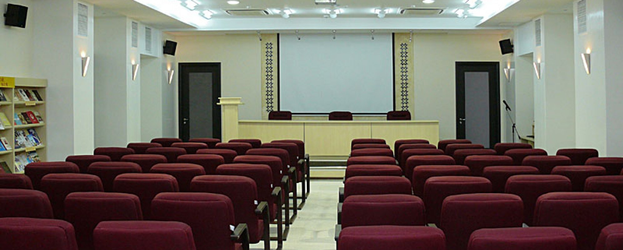 Фотографии конференц-зала Актовый зал на 100 посадочных мест Национальной библиотеки Чувашской Республики