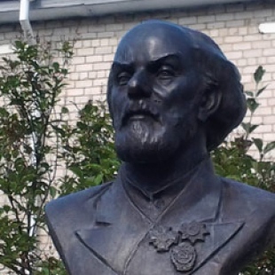 Фотография памятника Бюст К. Э. Циолковского