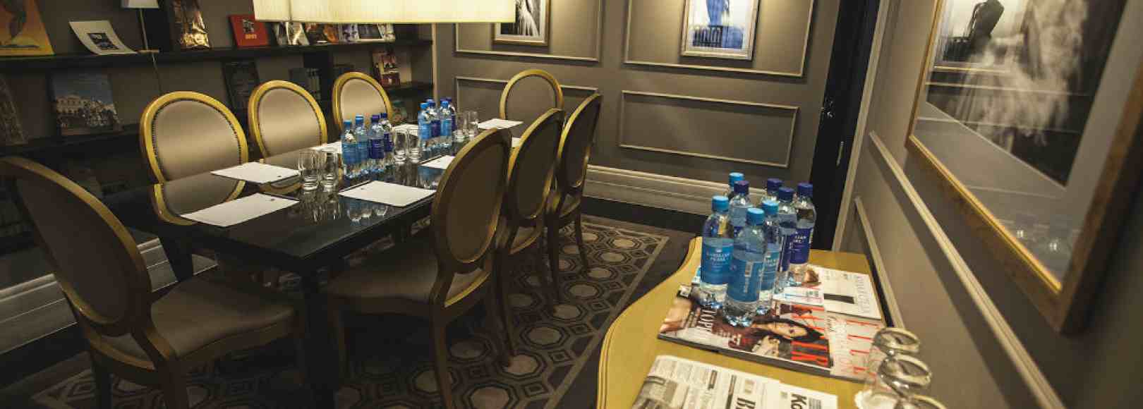 Фотография конференц-зала Лаунж-библиотека