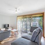 Фотография гостевого дома Catalina 12 Holiday House - Walk to Beaches