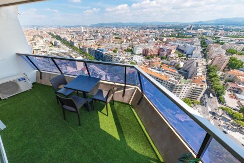 Фотография квартиры Apartment with swimming-pool balcony and breathtaking view on Marseille