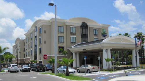 Фотография гостиницы Holiday Inn Express Hotel & Suites Tampa-USF-Busch Gardens, an IHG Hotel