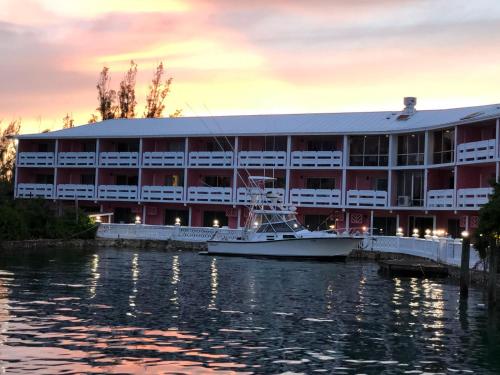 Фотография гостиницы Bell Channel Inn Hotel & Scuba Diving Retreat