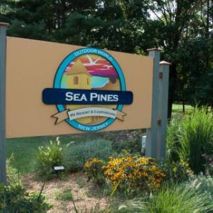 Фотографии базы отдыха 
            Sea Pines Loft Park Model 3