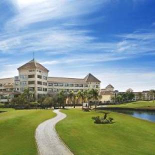 Фотография гостиницы Hilton Pyramids Golf