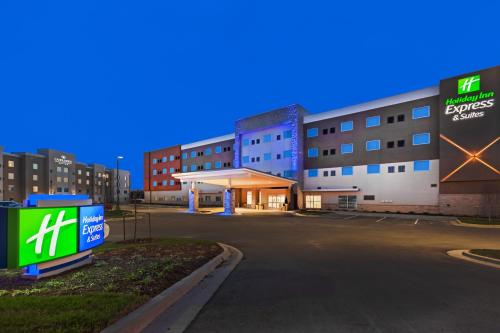 Фотография гостиницы Holiday Inn Express & Suites - Lenexa - Overland Park Area, an IHG Hotel
