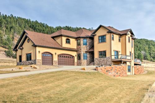 Фотографии гостевого дома
Great 5BR Deadwood Area Home with Hot Tub and Game Room