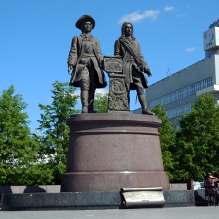Фотография памятника Памятник основателям Екатеринбурга Татищеву и де Геннину