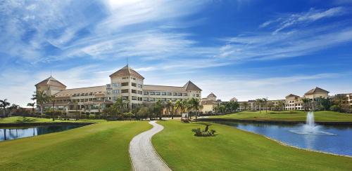 Фотография гостиницы Hilton Pyramids Golf