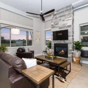 Фотография гостевого дома Urban Townhome near Old Town, Breweries, & River!